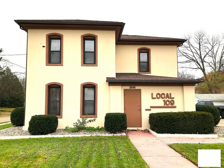 Primary Photo Of 2046 S Main St, Akron Office For Lease