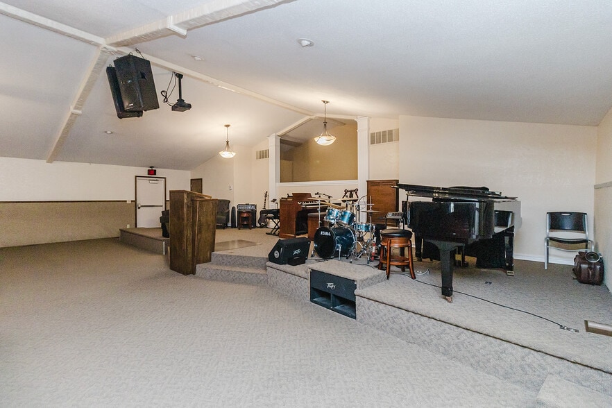 More Photos Of 1319 E 17th Ave, Hutchinson Religious Facility For Sale