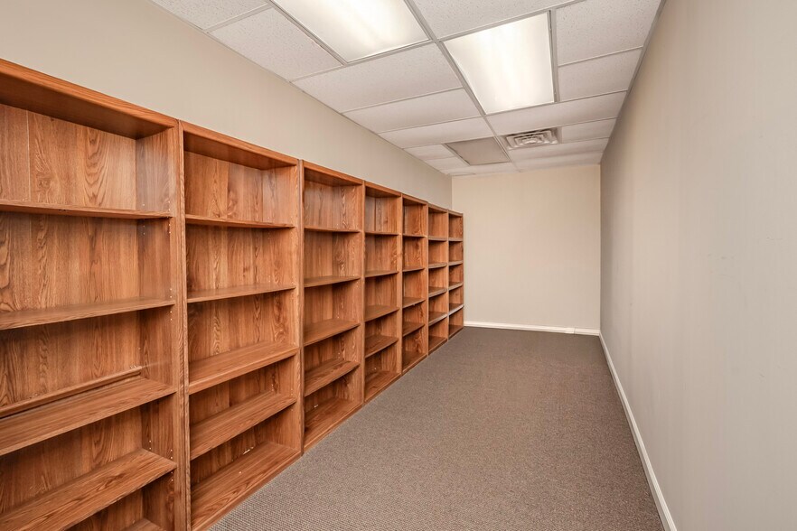 More Photos Of 4163 Crescent Dr, Saint Louis Medical For Sale