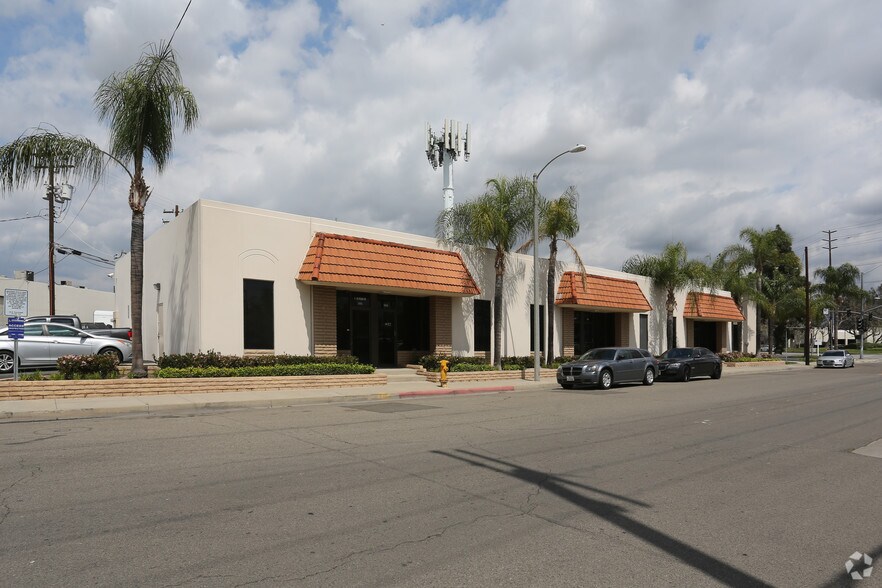 More Photos Of 2881-2895 E La Palma Ave, Anaheim Warehouse For Lease