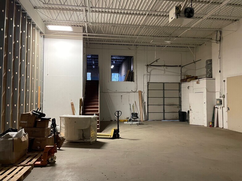 More Photos Of 150 W 88th St, Bloomington Light Distribution For Lease