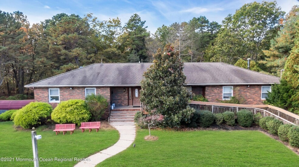 More Photos Of 2101 Lake Rd, Manchester Medical For Sale