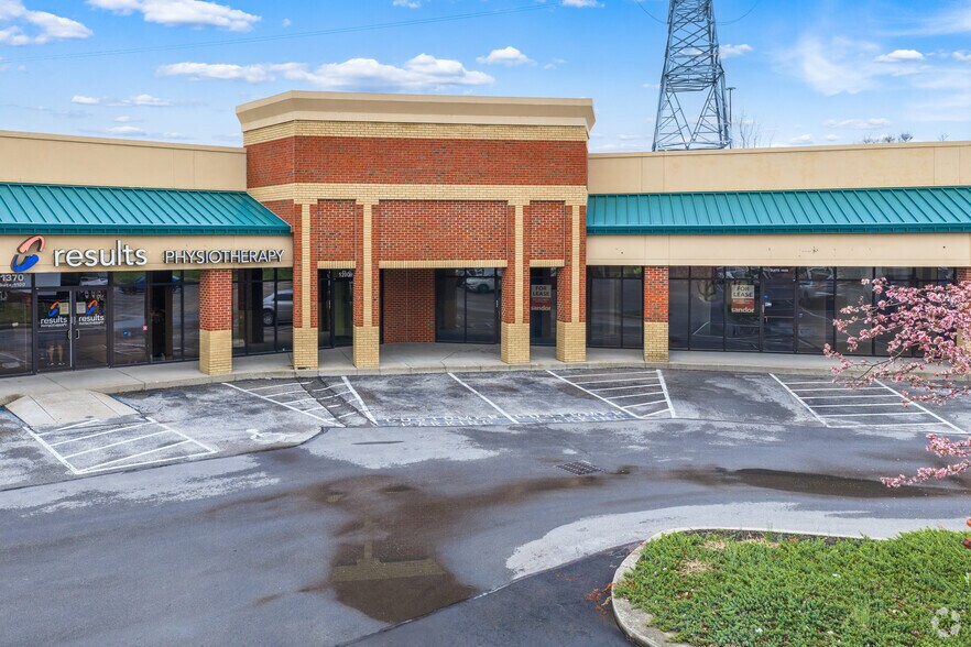 More Photos Of 1370 Veterans Pky, Clarksville Restaurant For Lease