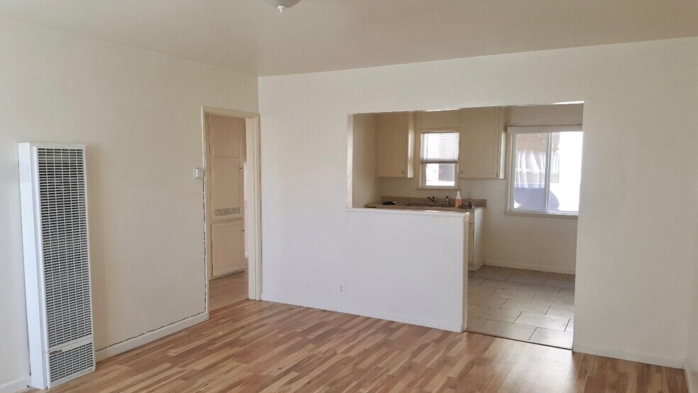 More Photos Of 11533 Truro Ave, Hawthorne Apartments For Sale