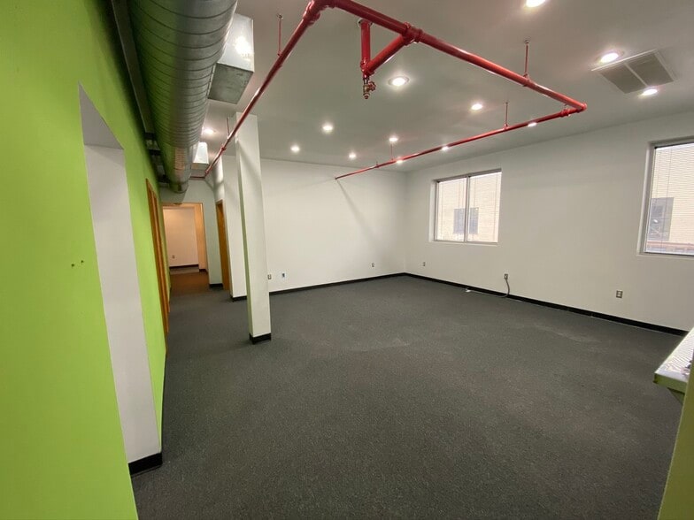 More Photos Of 1501 Iron St, North Kansas City Warehouse For Lease