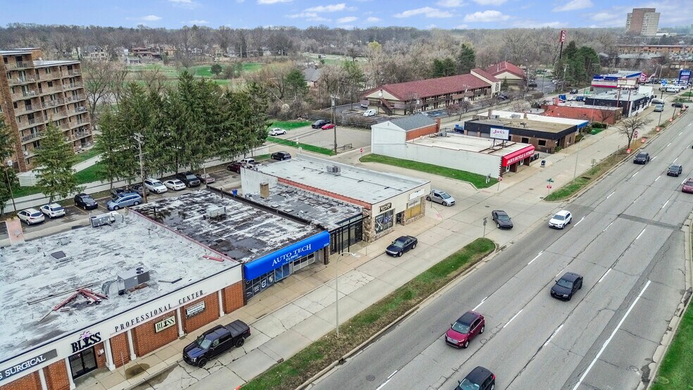 More Photos Of 24336 Michigan Ave, Dearborn Freestanding For Lease