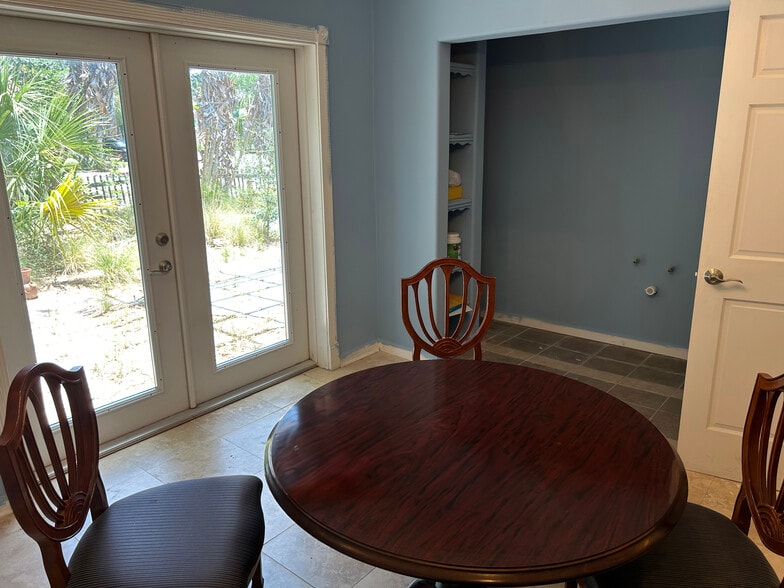 More Photos Of 609 S Himes Ave, Tampa Office For Lease