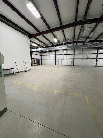 More Photos Of 66850 Executive Dr, Saint Clairsville Warehouse For Lease