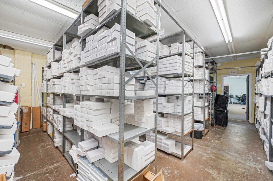 More Photos Of 27 Hanse Ave, Freeport Manufacturing For Sale