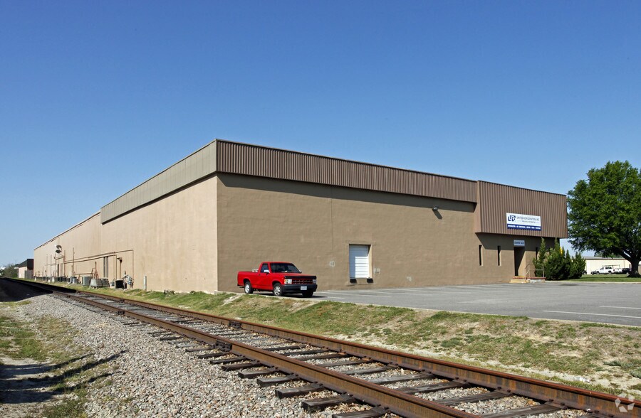 More Photos Of 4575 Progress Rd, Norfolk Warehouse For Lease