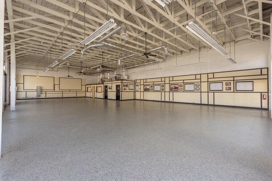 More Photos Of 402 W Chapman Ave, Orange Storefront For Lease