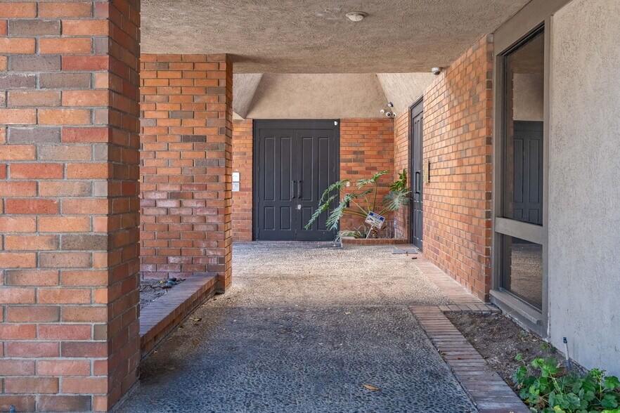 More Photos Of 550 N Golden Circle Dr, Santa Ana Office For Lease