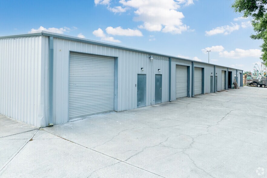 More Photos Of 12700 Metro Pky, Fort Myers Warehouse For Lease