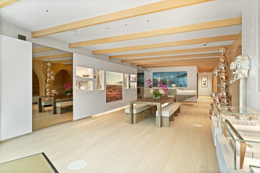 More Photos Of 20 Main St, East Hampton Storefront Retail Office For Lease