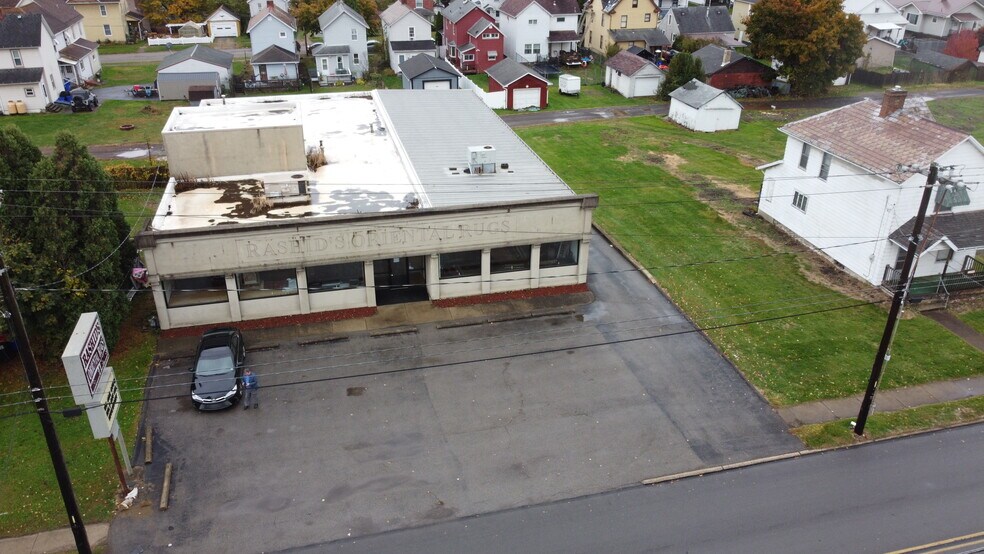 More Photos Of 1236 E Washington St, New Castle Showroom For Sale