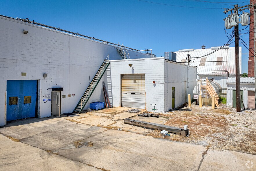 More Photos Of 502 Factory Ave, Ridgely Industrial For Sale