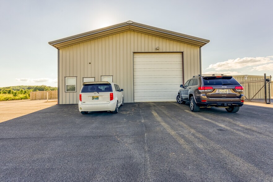 More Photos Of 159 Mitch Ave, Tuscumbia Self Storage For Lease