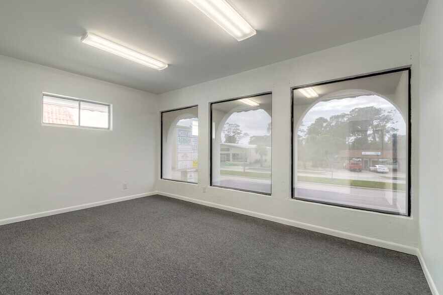 More Photos Of 1615 Ridgewood Ave, Holly Hill Loft Creative Space For Sale