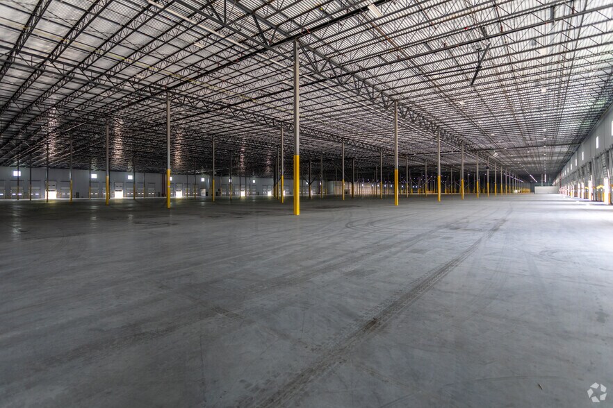 More Photos Of 4259 US-130, Edgewater Park Distribution For Lease