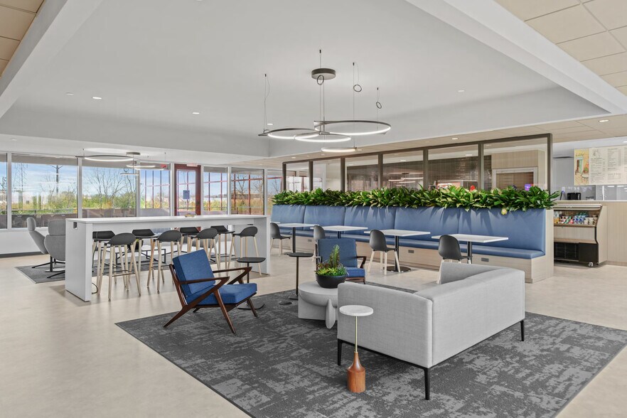 More Photos Of 630-650 Dundee Rd, Northbrook Unknown For Lease