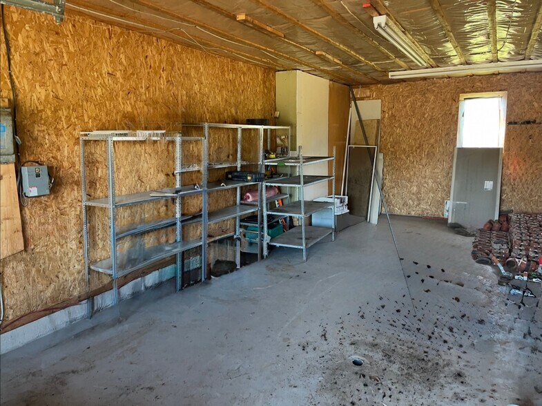 More Photos Of 180 Rue De L'anse S, Beaumont Light Distribution For Sale