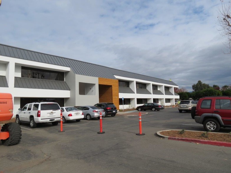 More Photos Of 555 N Park Center Dr, Santa Ana Office For Lease