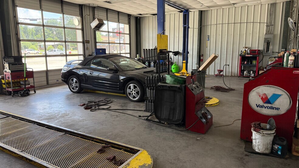 More Photos Of 3919 Highway 25, Montevallo Service For Sale