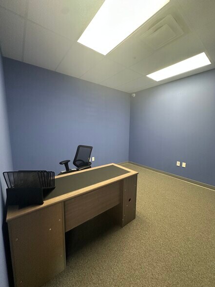 More Photos Of 4428-4450 Eagle Falls Pl, Tampa Warehouse For Lease