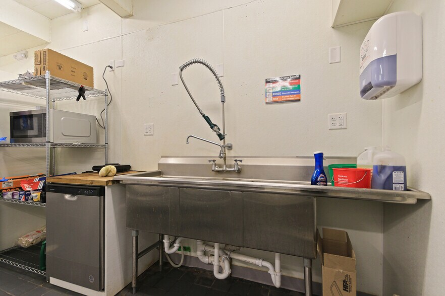 More Photos Of 105 Coal st, Mexico Specialty For Sale