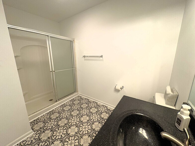 More Photos Of 207 W Main St, Mayodan Storefront Retail Residential For Sale