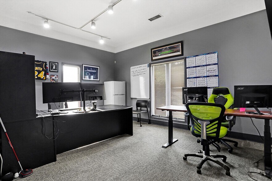 More Photos Of 615 Russell Ave, Indianapolis Medical For Sale