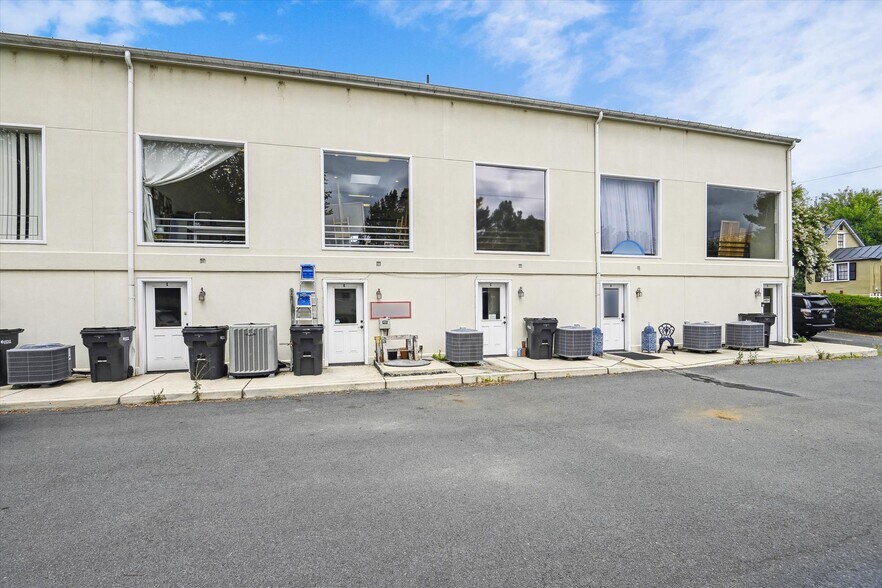 More Photos Of 103 W Federal St, Middleburg Storefront Retail Office For Sale