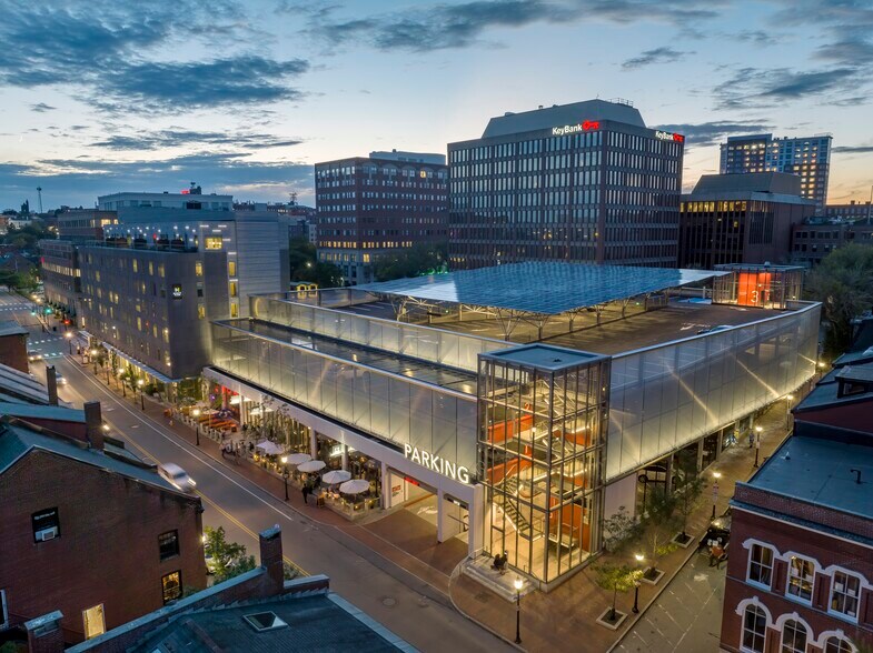 Primary Photo Of 425 Fore St, Portland Storefront For Lease