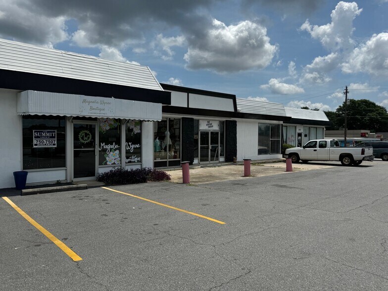 More Photos Of 3001 Vineville Ave, Macon-Bibb Storefront Retail Office For Lease