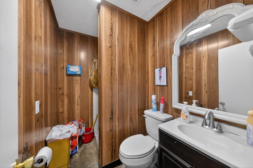 More Photos Of 3484 FM 2813, Flint Warehouse For Sale