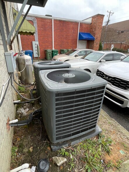 More Photos Of 156 E Carolina Ave, Hartsville Storefront Retail Residential For Lease