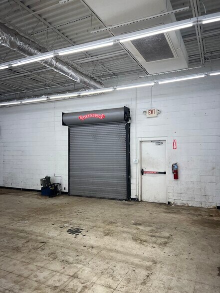 More Photos Of 2262 W Thomas St, Hammond Freestanding For Lease