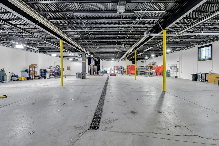 More Photos Of 4560 S Federal Blvd, Englewood Auto Repair For Sale
