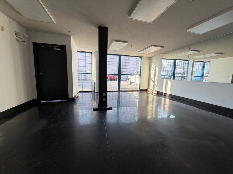 More Photos Of 1952 Kingsway Ave, Port Coquitlam Warehouse For Sale