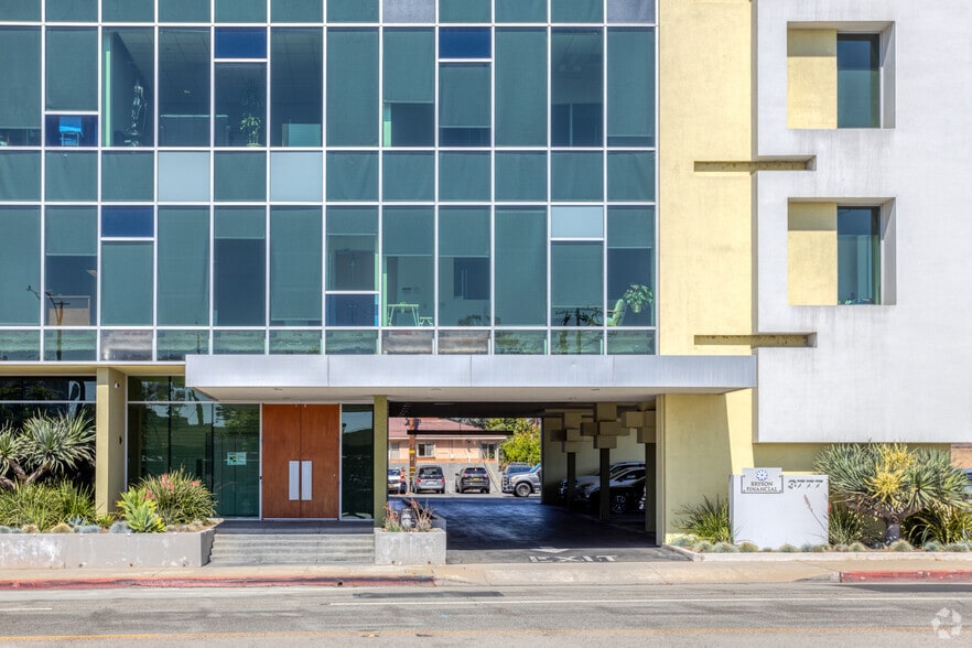 More Photos Of 3777 Long Beach Blvd, Long Beach Office For Sale