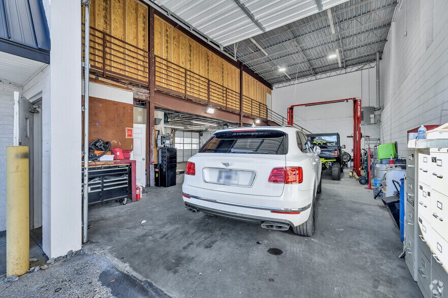 More Photos Of 245 Pennsylvania Ave, Virginia Beach Auto Repair For Lease