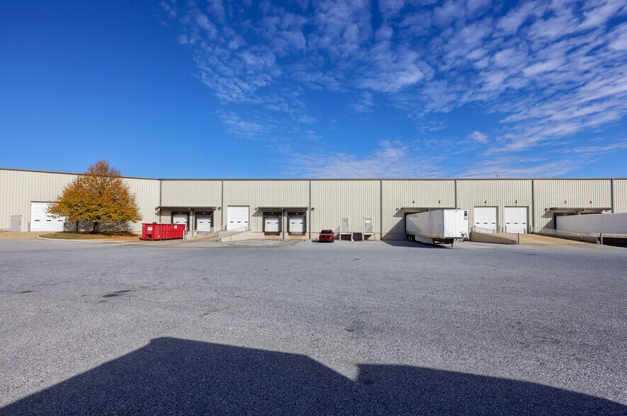 More Photos Of 301 Commerce Dr, New Holland Warehouse For Sale