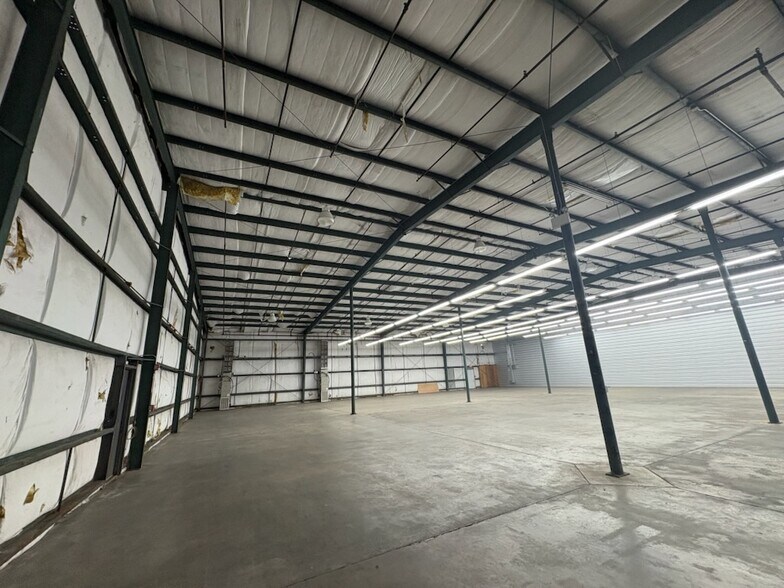 More Photos Of 1635-4 E Dixon Blvd, Shelby Flex For Lease
