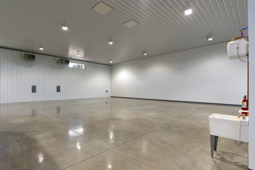 More Photos Of 7200 Old Liberty Road, Powell Flex For Lease