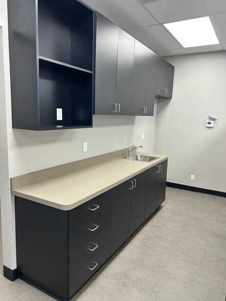 More Photos Of 671 Via Alondra, Camarillo Flex For Lease