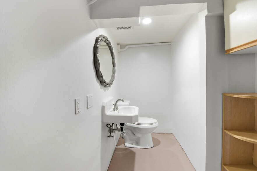 More Photos Of 2809-2815 Macdonald Ave, Richmond Office For Sale