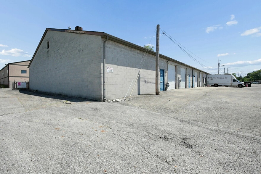 More Photos Of 3723-3871 April Ln, Columbus Light Distribution For Lease