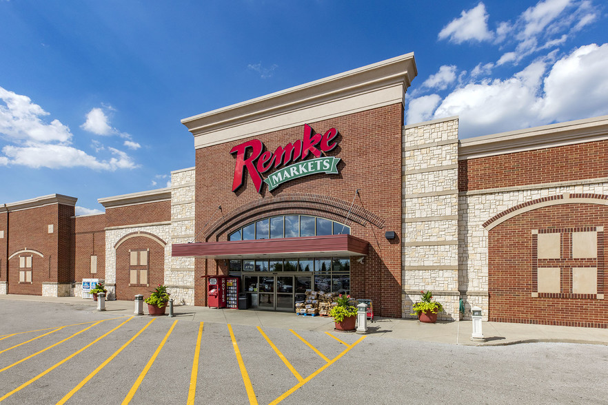 Primary Photo Of 560 Clock Tower Way, Crescent Springs Supermarket For Lease