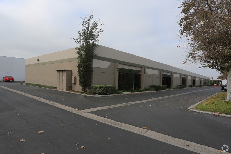 Primary Photo Of 1240-1264 N La Loma Cir, Anaheim Warehouse For Lease