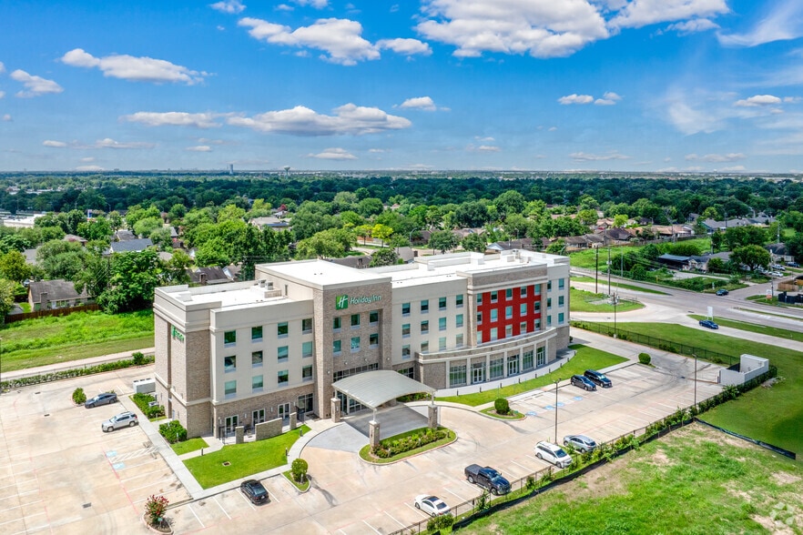 More Photos Of 3539 N Sam Houston Pky, Houston Hotel For Sale